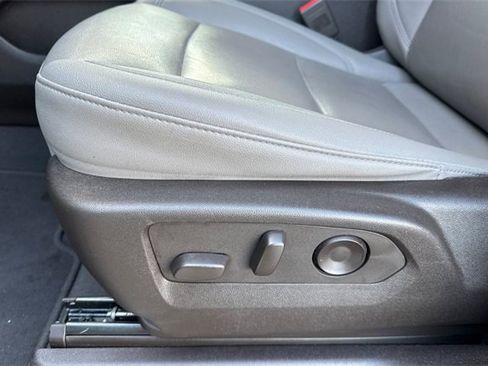 Used 2024 Chevrolet Suburban LT image 13