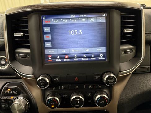 Used 2019 RAM 1500 Laramie AWD/4WD image 36