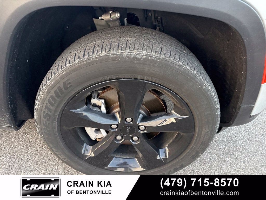 Used 2024 Jeep Grand Cherokee L Altitude AWD/4WD image 10