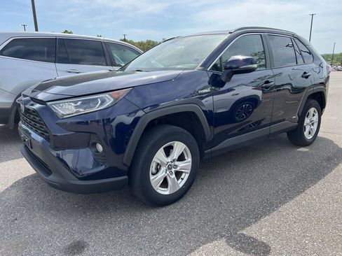 Used 2021 Toyota RAV4 XLE AWD/4WD image 10