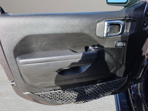 Used 2025 Jeep Wrangler Sport image 32