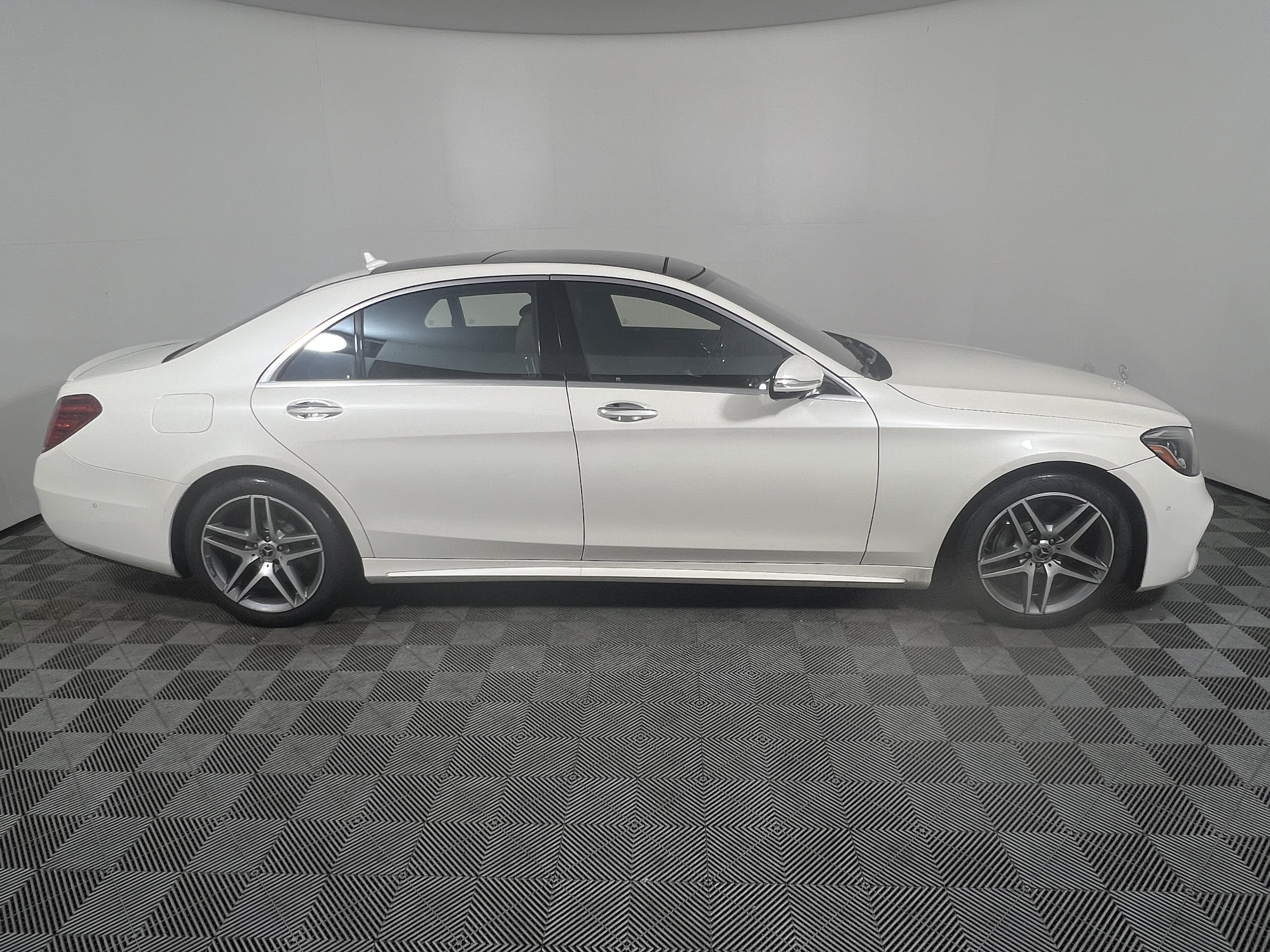Used 2019 Mercedes-Benz S 560 4MATIC Sedan image 6