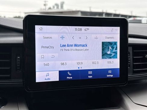 Used 2022 Ford Explorer XLT image 24