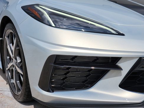 Used 2021 Chevrolet Corvette Stingray Preferred Cpe w/ Z51 Performance Package RWD image 10