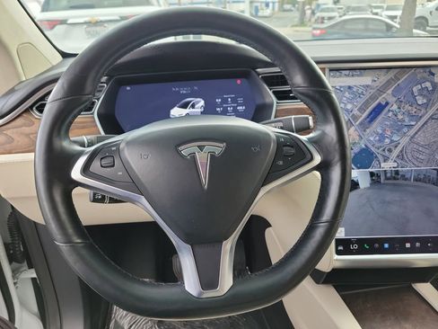 Used 2018 Tesla Model X 75D image 23