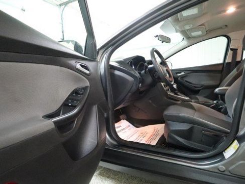 Used 2014 Ford Focus SE FWD image 9