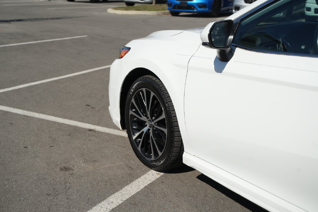 Used 2020 Toyota Camry SE FWD image 39