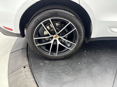 Certified 2023 Porsche Macan AWD/4WD image 16