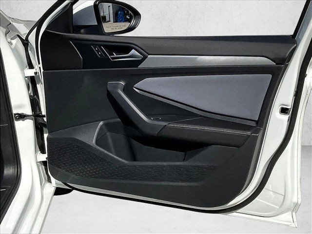 Used 2025 Volkswagen Jetta SE FWD image 18