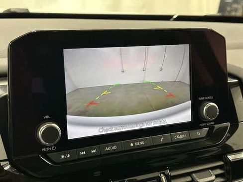 Used 2025 Nissan Pathfinder SV FWD image 23