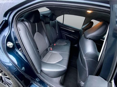 Used 2018 Toyota Camry SE FWD image 19