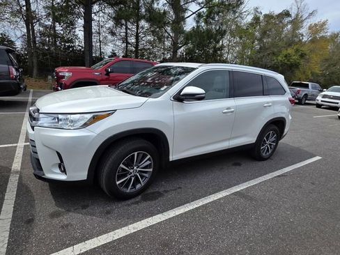 Used 2019 Toyota Highlander XLE image 14