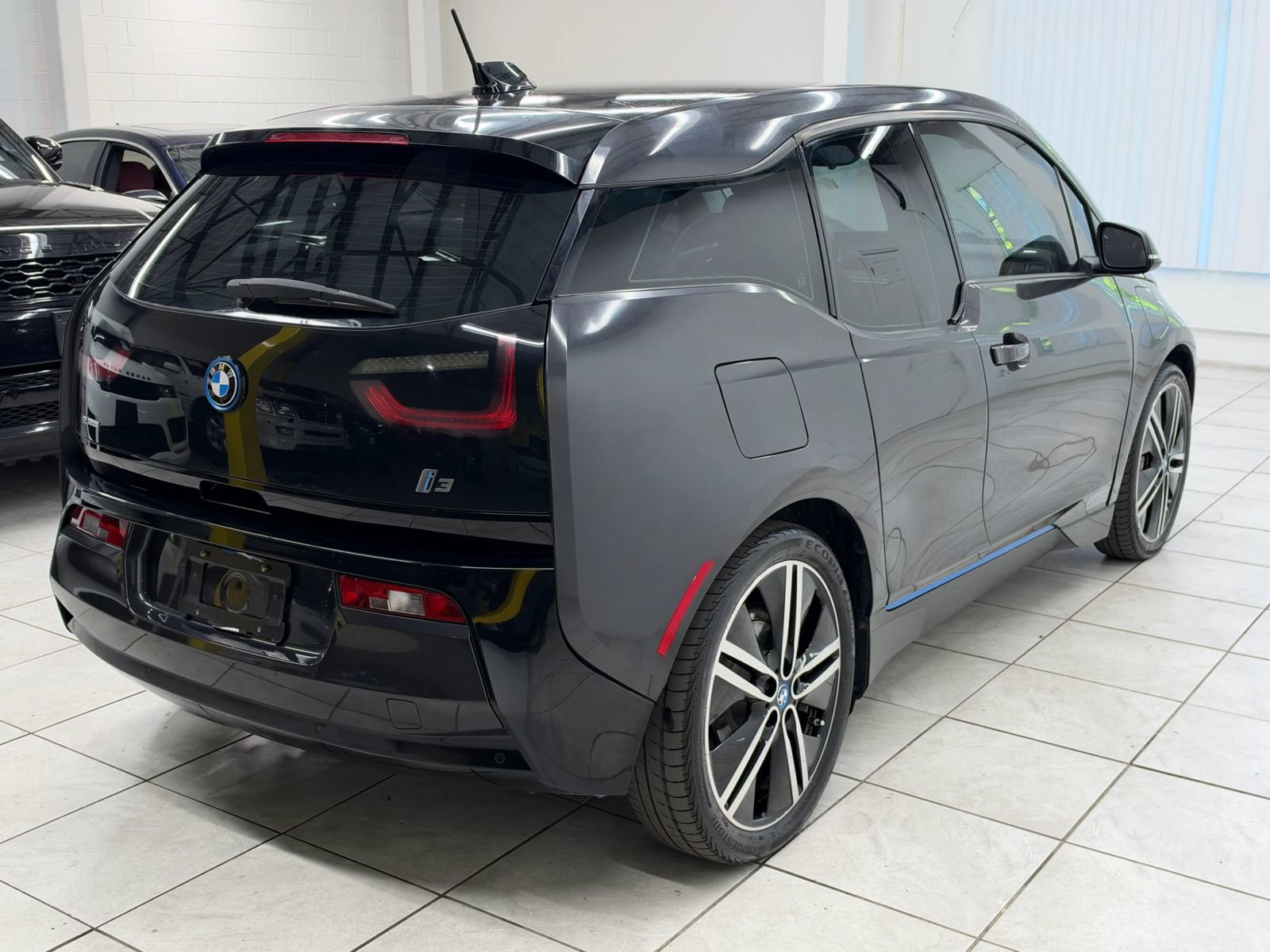 Used 2014 BMW i3 w/ Range Extender RWD image 9