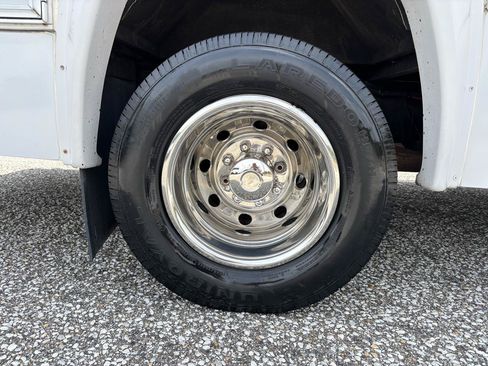 Used 2006 Ford E-350 and Econoline 350 Super Duty RWD image 27