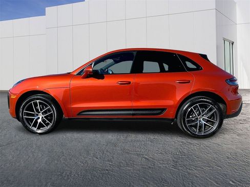 Used 2025 Porsche Macan image 2