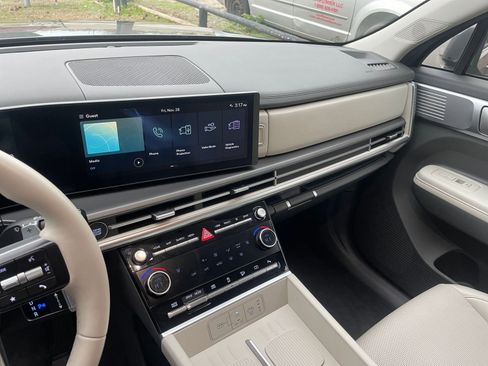 Used 2025 Hyundai Santa Fe SEL image 17