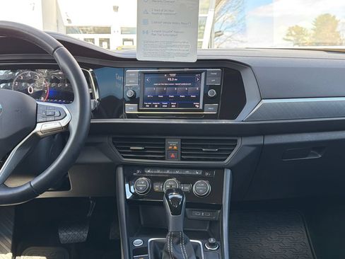Certified 2023 Volkswagen Jetta SE FWD image 18