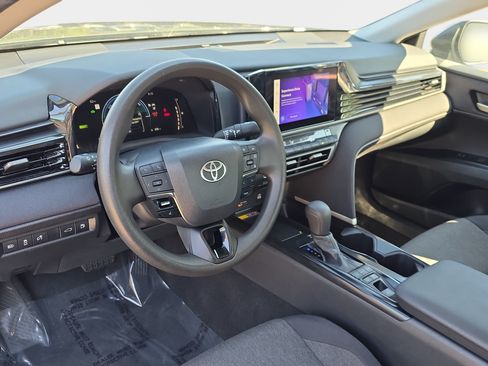Used 2025 Toyota Camry LE FWD image 13