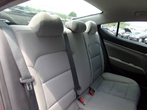 Used 2017 Hyundai Elantra SE FWD image 22