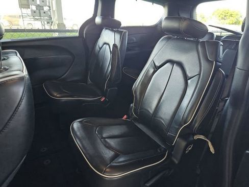 Used 2020 Chrysler Pacifica Limited w/ S Appearance Package FWD image 7