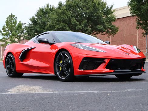 Used 2023 Chevrolet Corvette Stingray Premium Conv w/ Z51 Performance Package RWD image 3