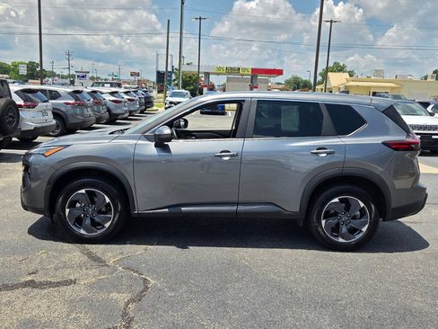 Used 2025 Nissan Rogue SV FWD image 4