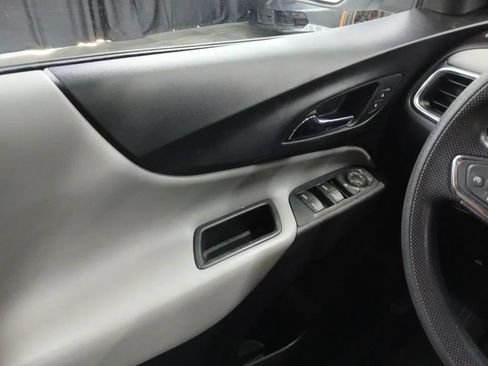 Used 2019 Chevrolet Equinox LS w/ LPO, Cargo Package FWD image 17