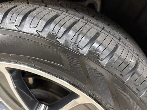 Used 2019 GMC Acadia Denali w/ Technology Package FWD image 17