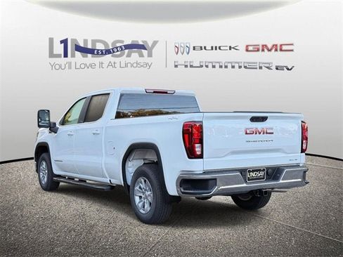 New 2026 GMC Sierra 1500 SLE image 4