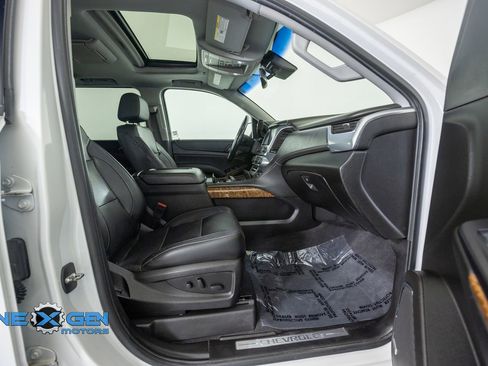 Used 2019 Chevrolet Suburban Premier AWD/4WD image 43