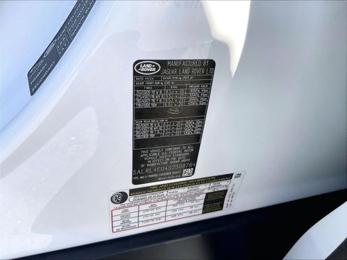 Used 2025 Land Rover Discovery Dynamic SE AWD/4WD image 32