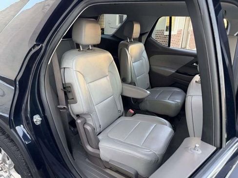 Used 2020 Chevrolet Traverse LT w/ Driver Confidence II Package AWD/4WD image 18