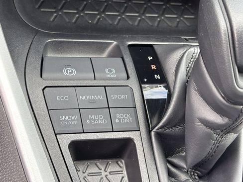 Used 2025 Toyota RAV4 XLE AWD/4WD image 28