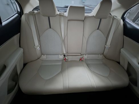 Used 2021 Toyota Camry LE image 32