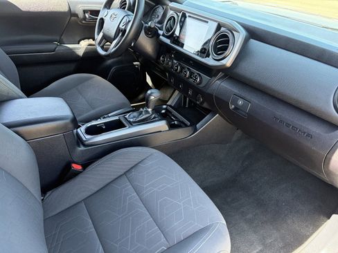 Used 2017 Toyota Tacoma TRD Off-Road w/ Tow Package AWD/4WD image 13