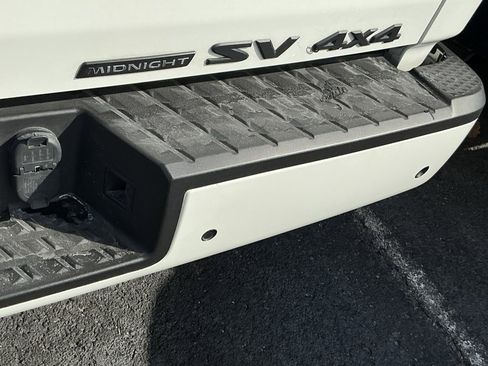 Used 2024 Nissan Titan SV w/ SV Convenience Package image 5