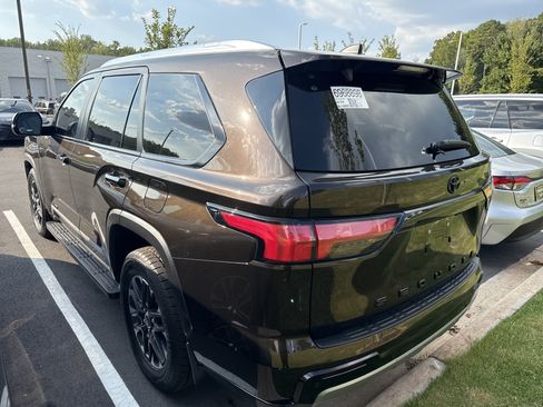 Used 2024 Toyota Sequoia Limited w/ Tow Technology Package AWD/4WD image 6