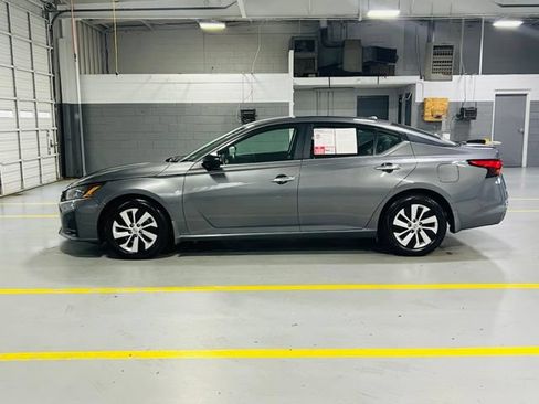 Used 2025 Nissan Altima 2.5 S FWD image 14