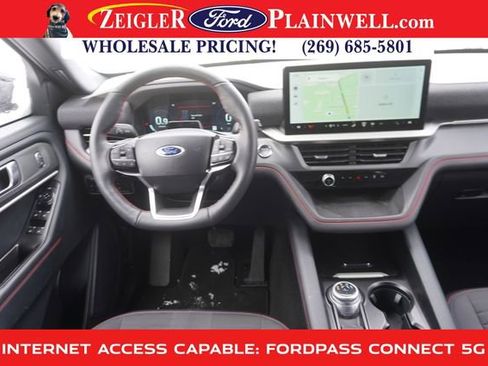 Used 2025 Ford Explorer ST-Line w/ ST-Line Street Pack image 11