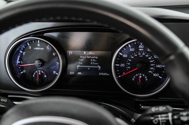 Used 2023 Kia Carnival LX FWD image 17