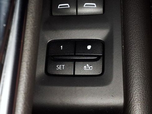 Used 2021 GMC Yukon SLT w/ SLT Luxury Plus Package image 18