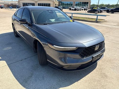 Used 2025 Honda Accord SE image 18