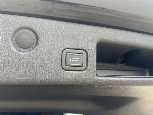 Used 2023 Chevrolet Equinox LT FWD image 26