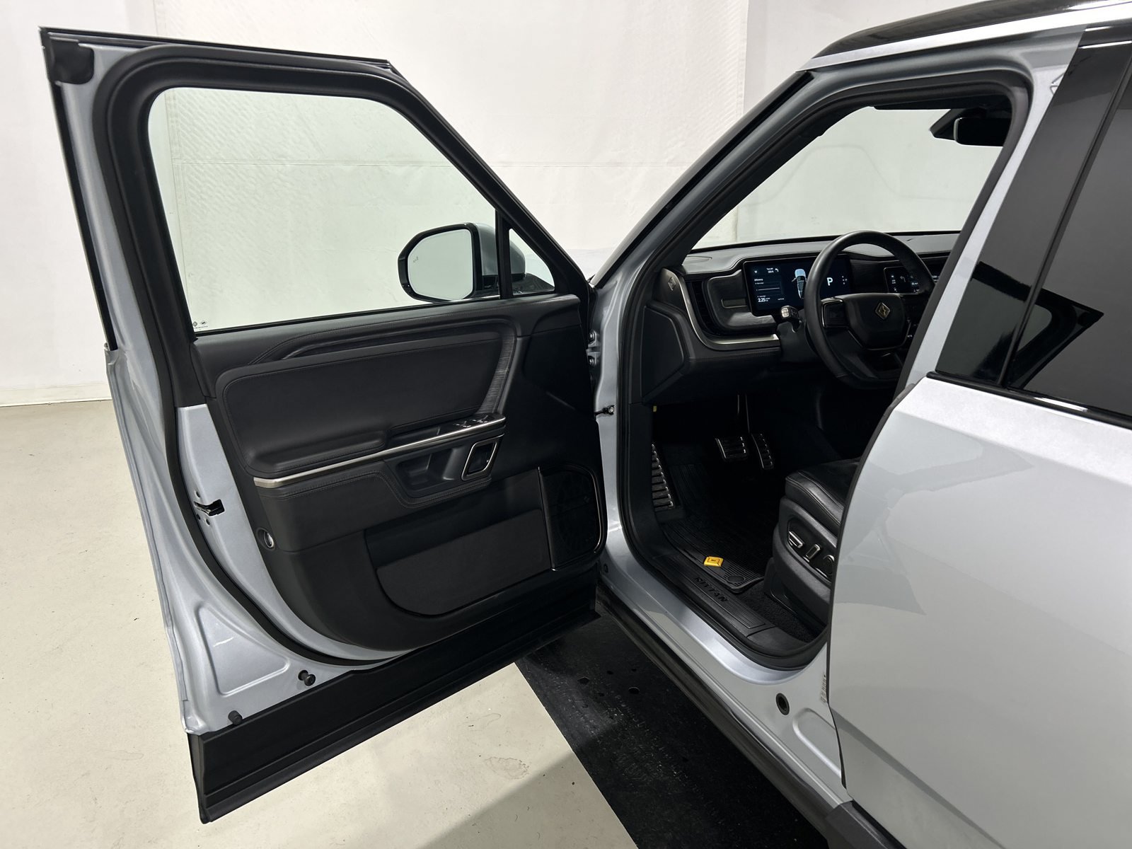 Used 2023 Rivian R1S Adventure Quad AWD/4WD image 16