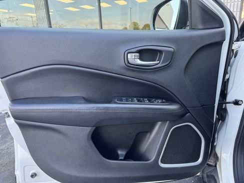 Used 2020 Jeep Compass Altitude image 2