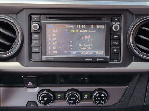 Used 2018 Toyota Tacoma SR5 RWD image 17