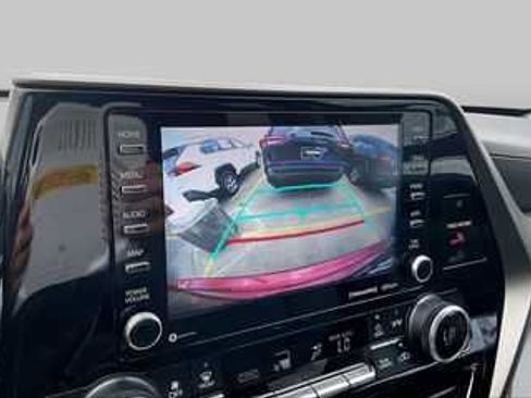 Used 2022 Toyota Highlander LE FWD image 26