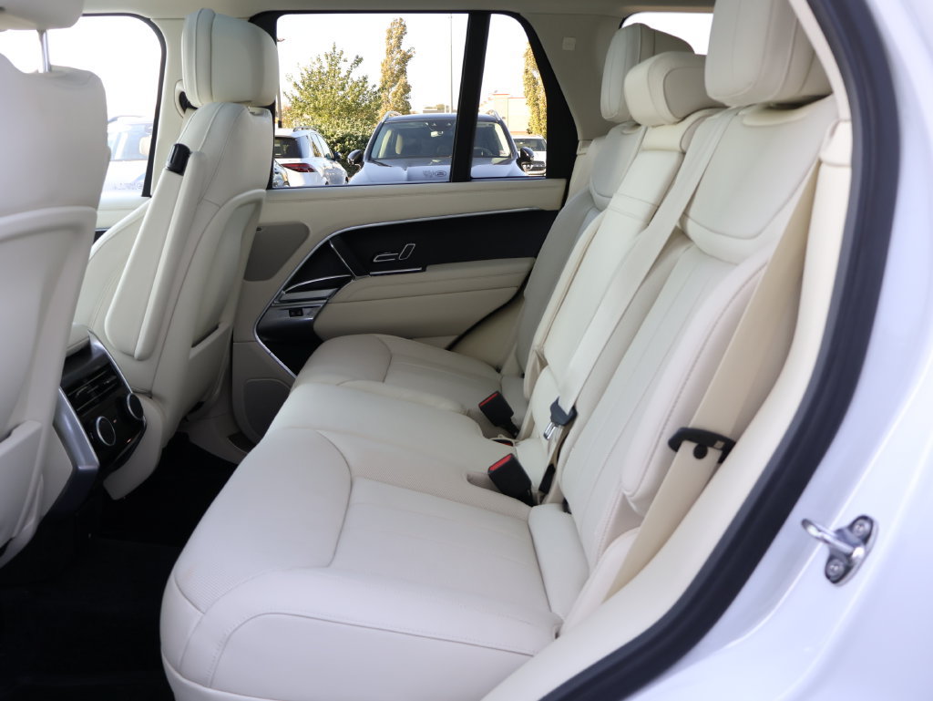 Used 2024 Land Rover Range Rover SE AWD/4WD image 12