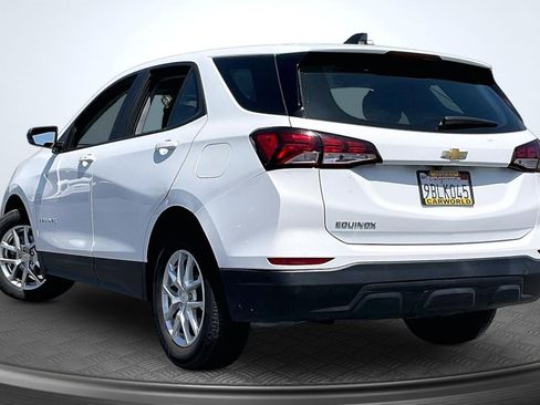 Used 2022 Chevrolet Equinox LS FWD image 2