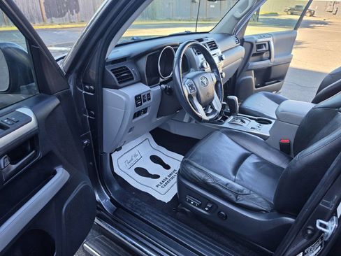 Used 2010 Toyota 4Runner SR5 w/ Convenience Pkg AWD/4WD image 23